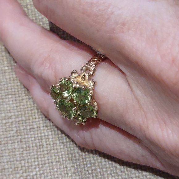 Peridot ring set in 10kt yellow gold - Picture 4 of 12